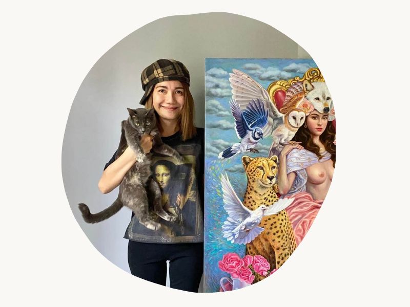Künstlerin Aum Kaewalin liebt Katzen, besonders Sphynx Cat. Hier mit einem ihrer Ölgemälde