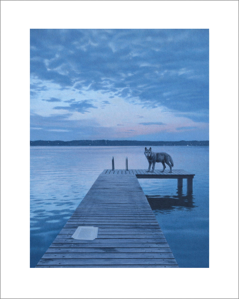 Motiv von Quint Buchholz, Wolf auf Bootssteg in der Dämmerung, blaues Licht, am See