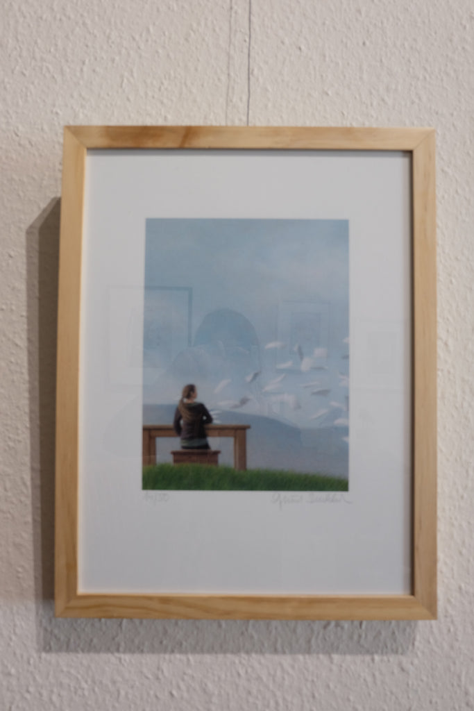 Bild, Kunst von Quint Buchholz, Kunstdruck, Sommerwind, Frau sitzt am Tisch, Blätter, Zettel fliegen durch die Luft
