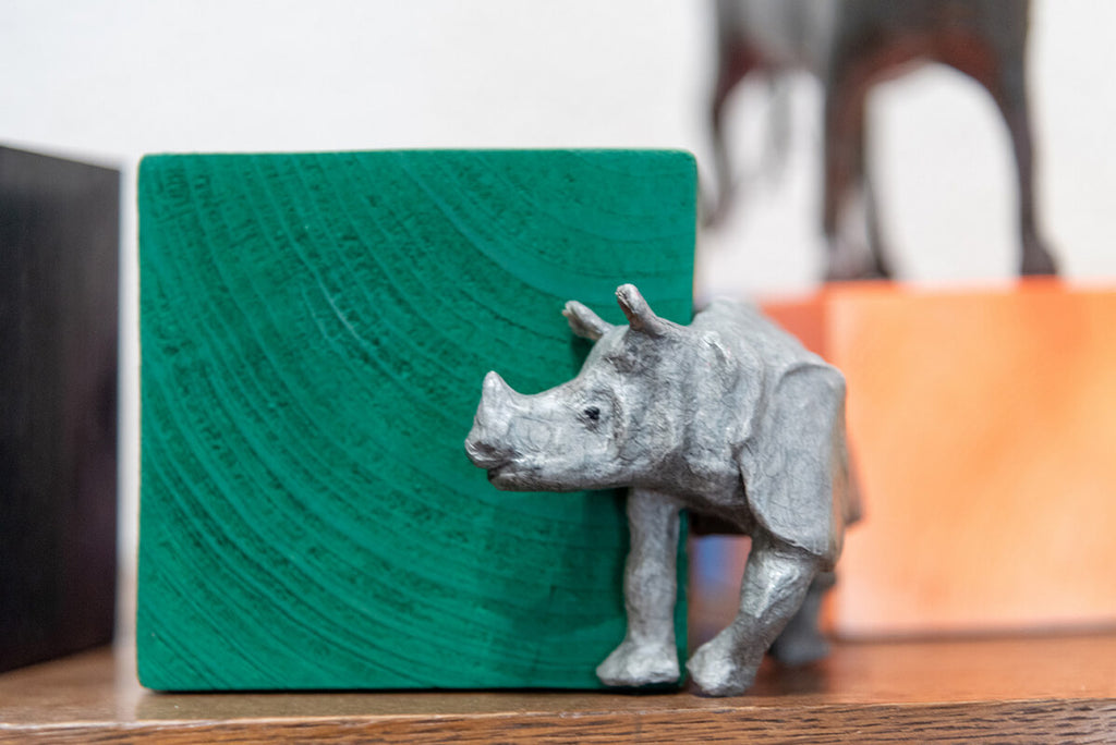 Java Nashorn in the box Papierskulptur Detailansicht