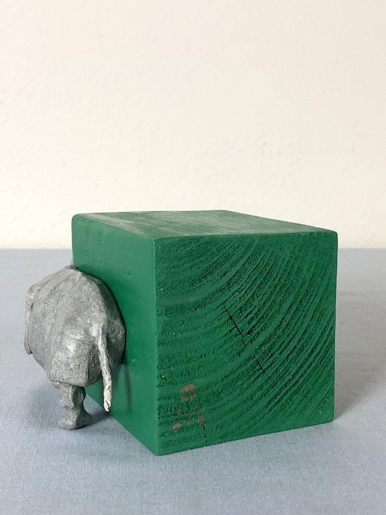 Java Nashorn in the box Papierskulptur von hinten