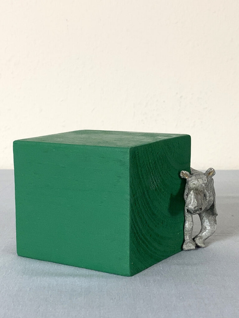 Java Nashorn in the box Papierskulptur von vorn
