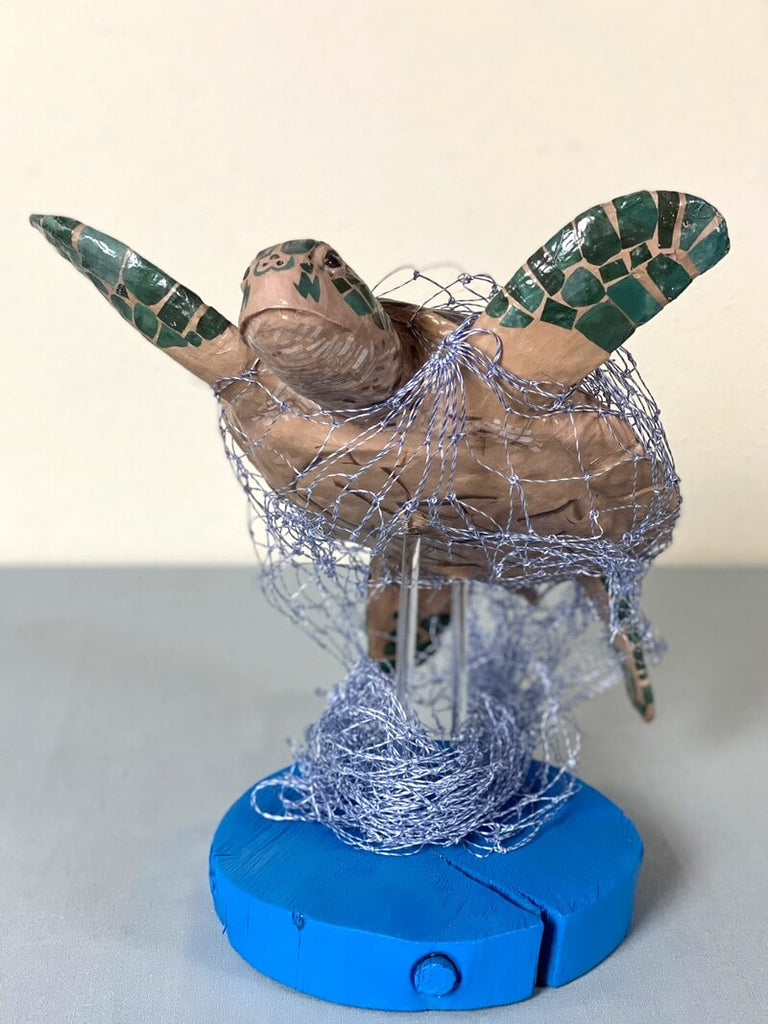 Schildkröte Papierskulptur von schräg unten